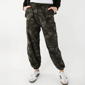Women's Camouflage Jogger Pants